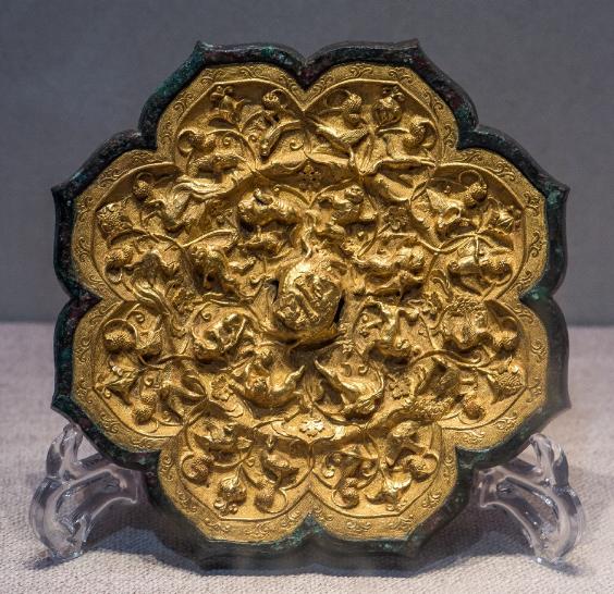 你见过铜镜里的LV吗？深藏古墓的盛唐宝镜，连皇帝送礼都爱选它