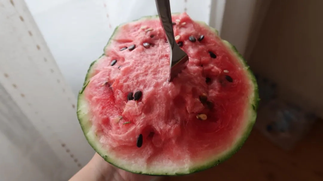 朝鲜街头小卖部卖什么好,朝鲜街头的便利店