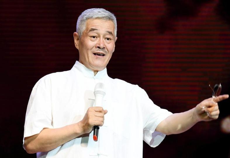 谢广坤雪地里睡觉,谢广坤冬天穿棉袄带货的视频