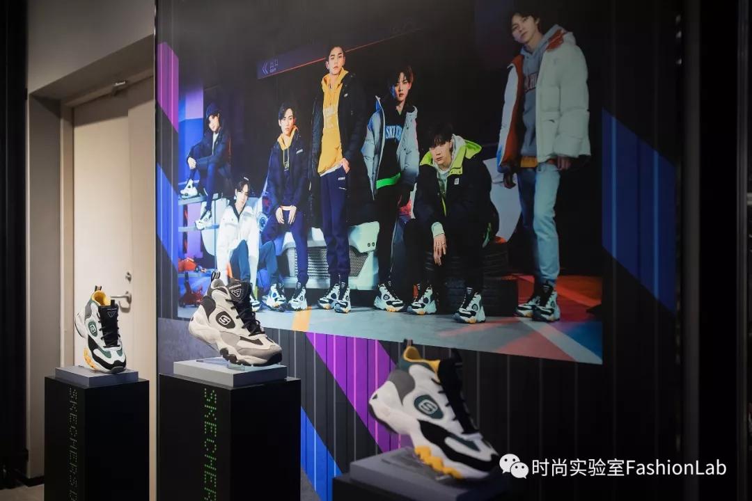 送对年终礼物是当代青年的社交核*器武**