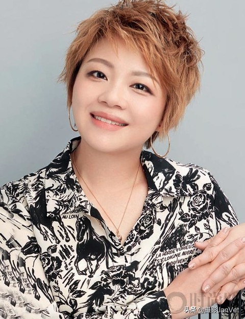 当代女性陈晓彤会三种语言，带领百年国际品牌亚瑟士越来越年轻