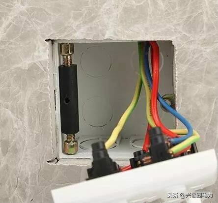 插座底盒螺丝孔大怎么处理,插座螺丝孔坏了怎么修补