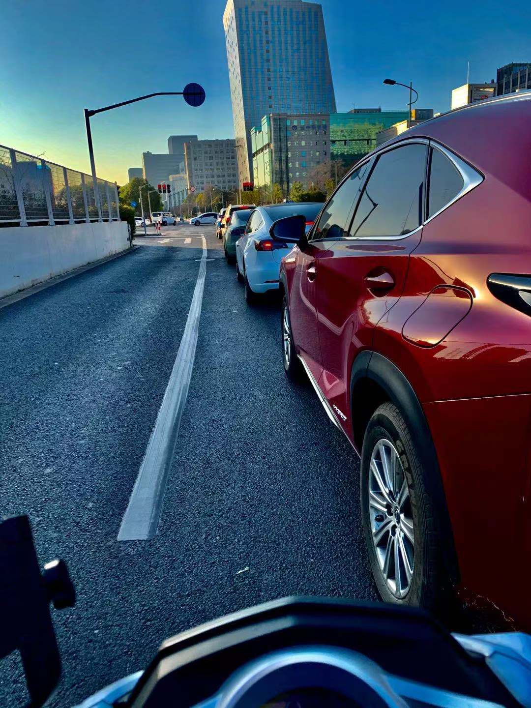 本田裂行125踏板有防盗报警功能吗,新大洲本田裂行125踏板评测