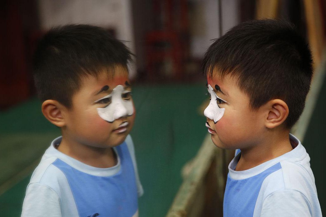 为什么才二十多岁会有白头发啊,二十多岁的年纪怎么会有白头发