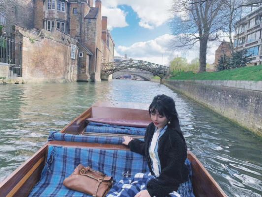 与其魂牵人间不如自成宇宙,与其互为宇宙不如自成江湖