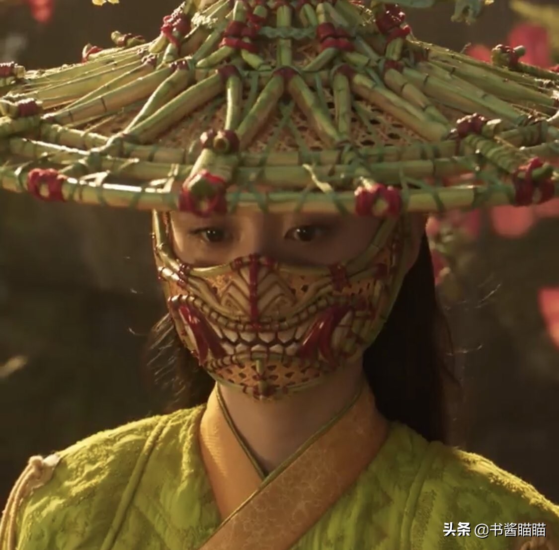 终究，还是陈法拉扛起了《尚气》的颜值大旗！同时暗示该角色地位