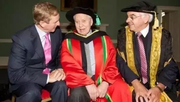 戴15元手表,租一居室,秘密捐出560亿,他真正活出了上帝模样!