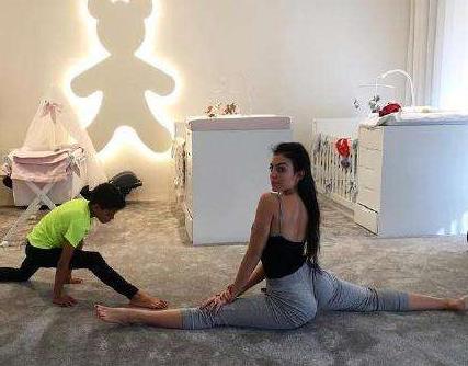 c罗和他老婆乔治娜图片,c罗和乔丹娜图片