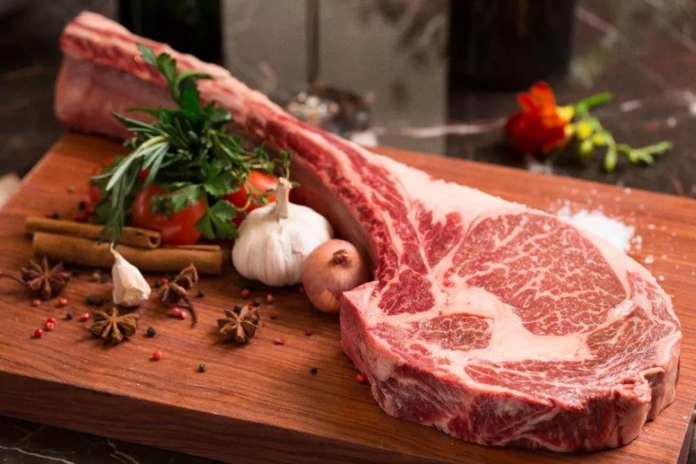 战斧羊排冰冻怎么处理,战斧牛排冒火