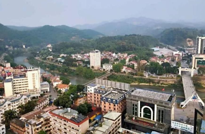 云南与越南的边境小城,云南与越南的边境小镇有哪几个
