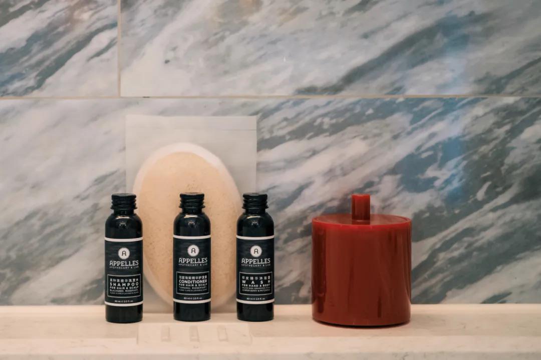 200块钱住北京,200块住酒店吃大餐