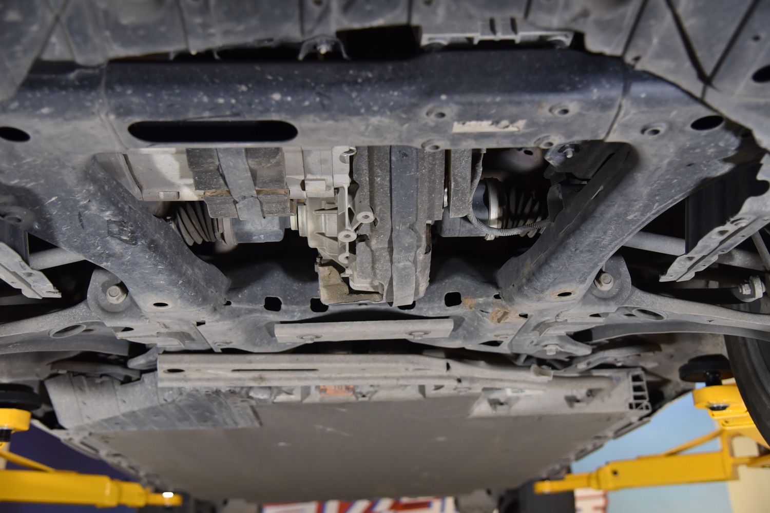 小鹏g3前后防撞梁拆解分析,小鹏g3i深度测评拆解