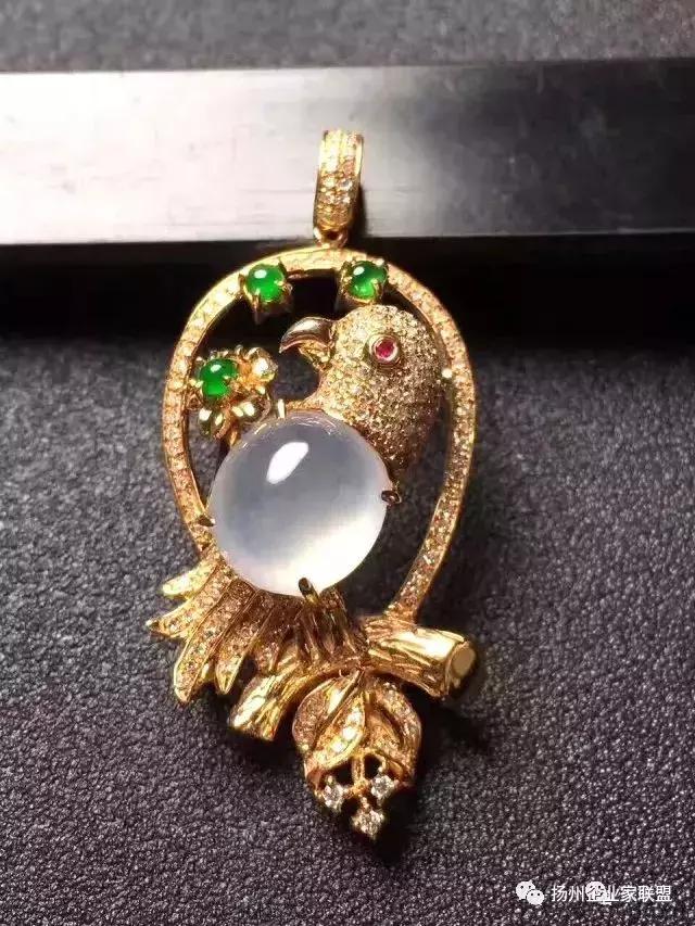 “叶氏精工”珠宝助力第二届百人瑜伽公益大会，一起燃情5.18！