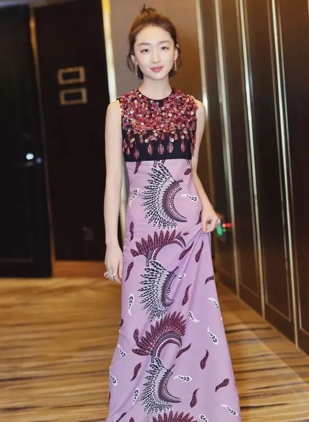 周冬雨变美女,周冬雨变好看了