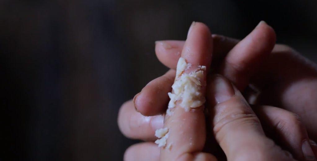 她凭“中华之美”圈粉海外，却被国内网民骂成筛子