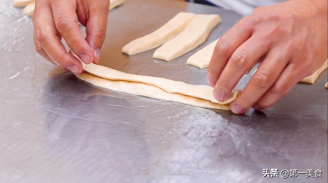 摆摊炸油条的配方和方法,早餐店油条技术教程