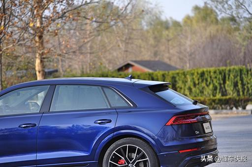 奥迪q855tfsi臻选动感型试驾,沉浸式体验24款奥迪q8臻选动感型