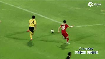 牛尾巴挑球过人教学,球球过人技巧