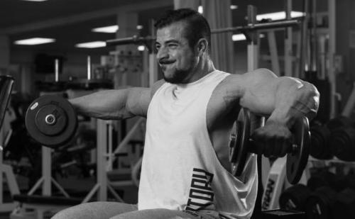 肩部有一边宽一边窄怎么回事,肩部一边宽一边窄怎么调整