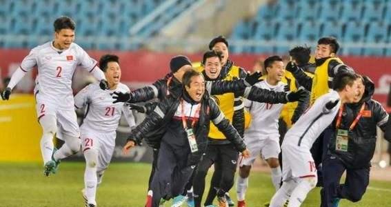 输球却赢得掌声！越南队赢5亿越南盾奖励，奖金跟中超比少的可怜
