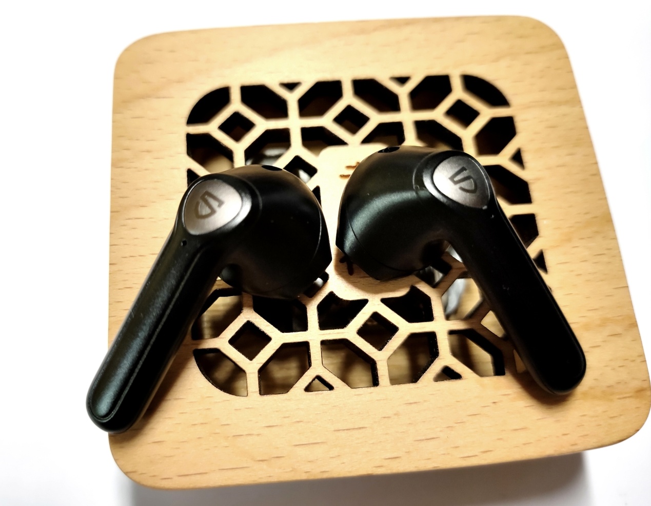 air2入耳蓝牙耳机开箱,泥炭蓝牙耳机air3评测