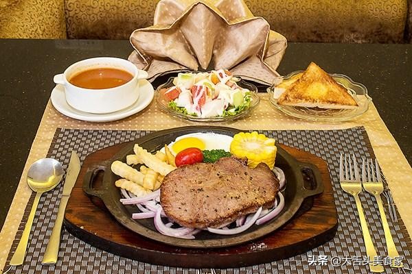 西餐厅服务员为什么要喝柠檬水,西餐厅为什么都要给一杯柠檬水