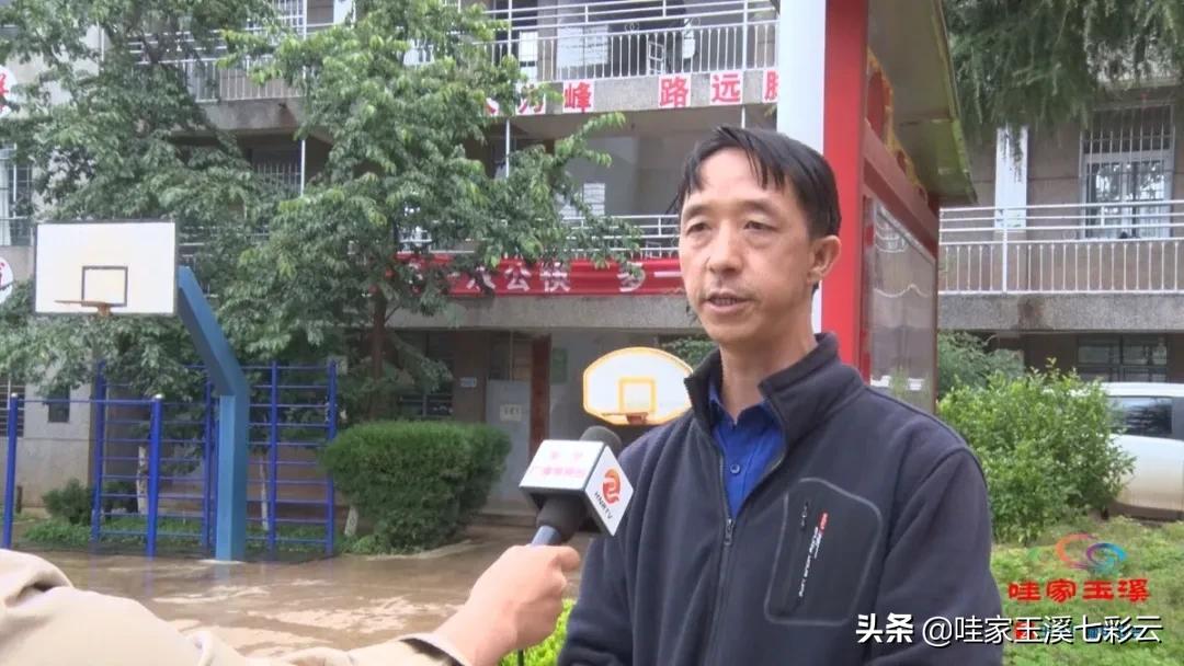 平凡的一线教师不平凡的教育故事,致敬老师感人故事