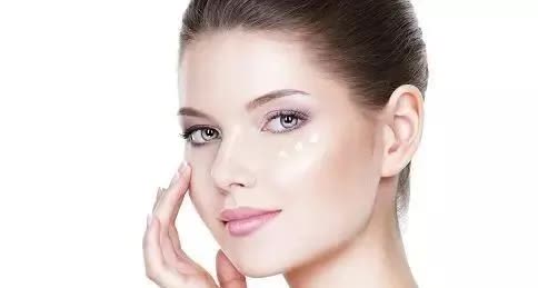 面部皮肤慢性过敏案例,脸部过敏皮炎太顽固