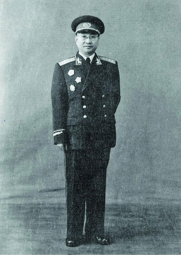 1951年，南京一老汉被逮捕受审，三月后接到陈赓来信：他有大贡献