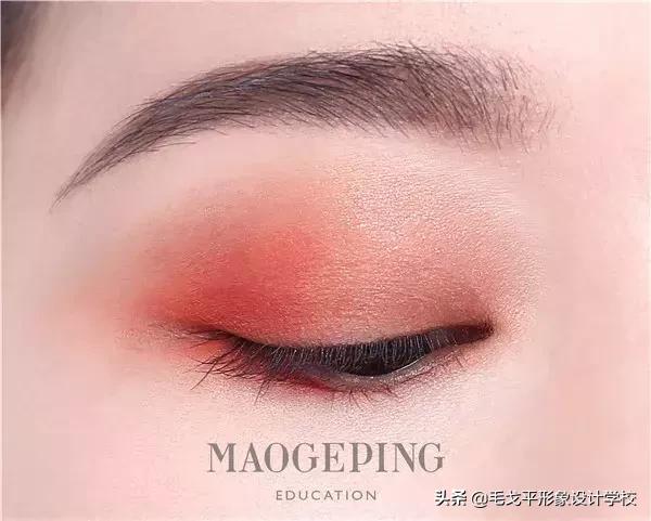 怎么画眼妆才不显脏,怎么防止眼妆花