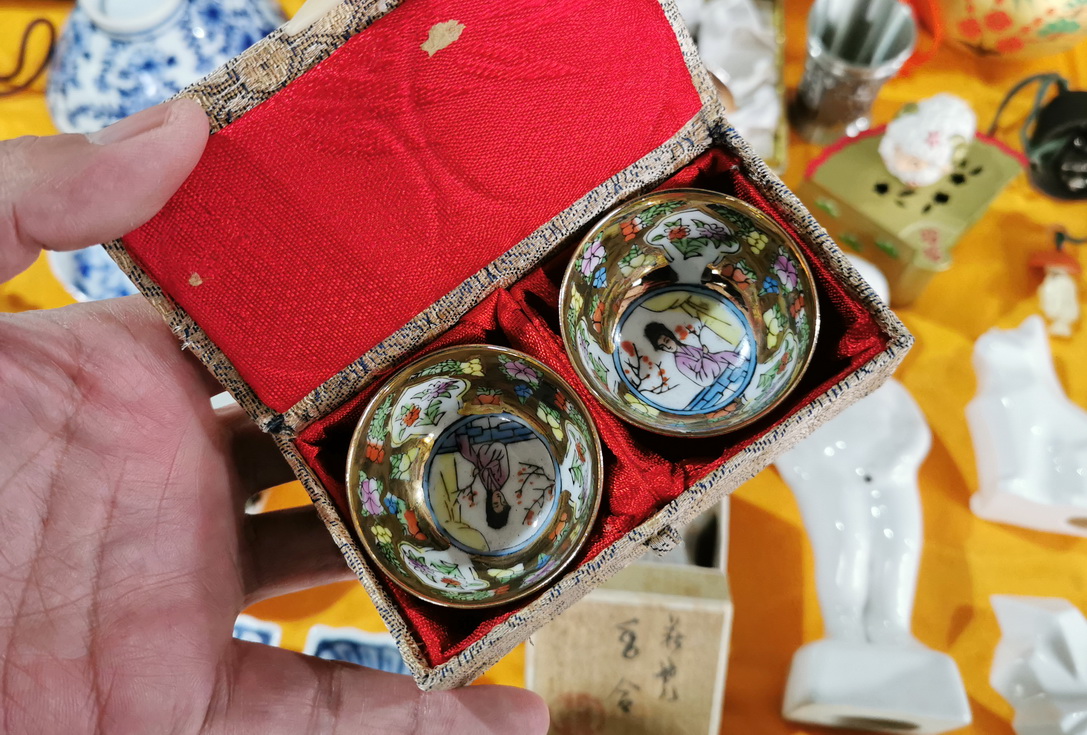 沈阳古玩地摊买日瓷杂货：东西好多，价格好诱人，这是怎么弄来的