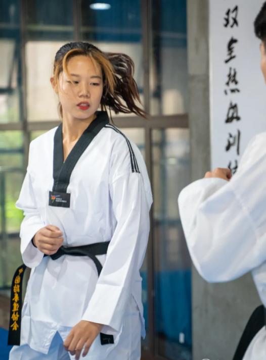 身高180cm！湖南女大学生练习跆拳道一年，相继斩获省赛、国赛冠军！