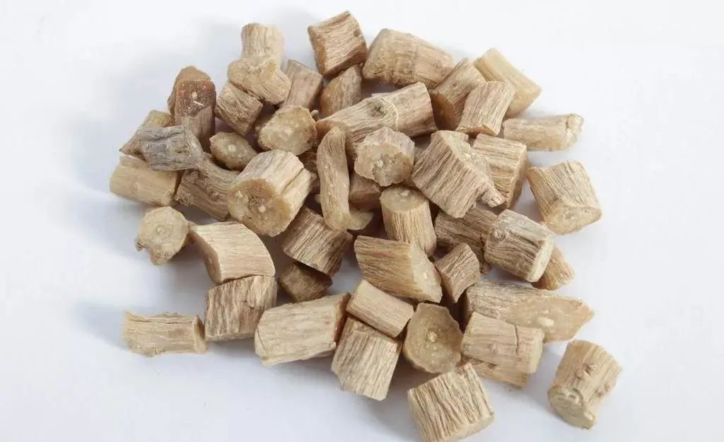 杜仲怀牛膝强筋骨汤,冬季养生汤第一碗杜仲牛膝汤