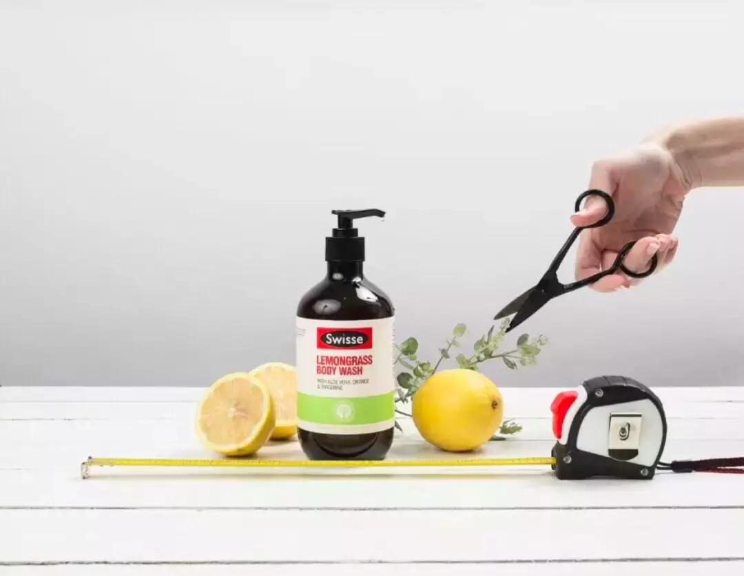 给干枯的身体洒水,给肌肤补充水分让皮肤放松