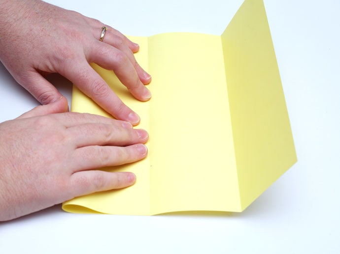 元宵节冰墩墩拿着小灯笼手工制作,能点灯的元宵节手工兔子小花灯