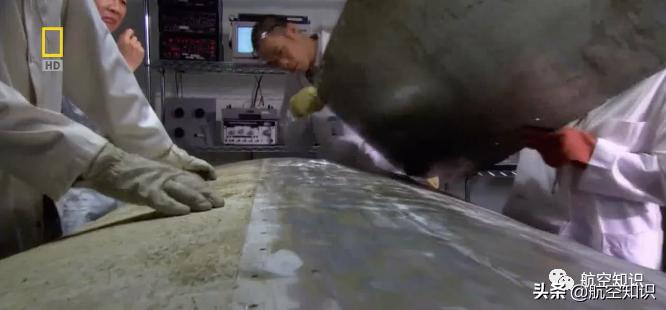 客机突然空中解体，只因22年前的一道刮痕