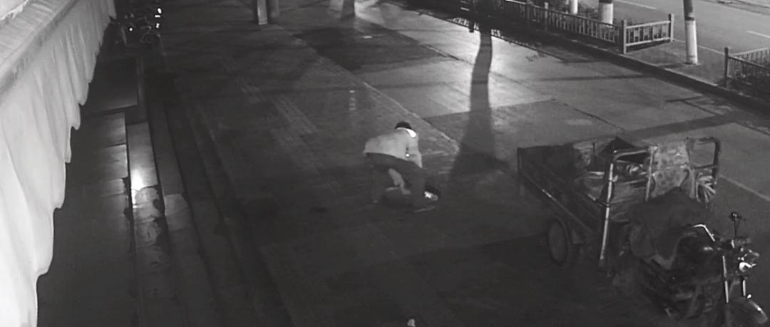 最高法窨井盖典型案例,偷窨井盖被判三年