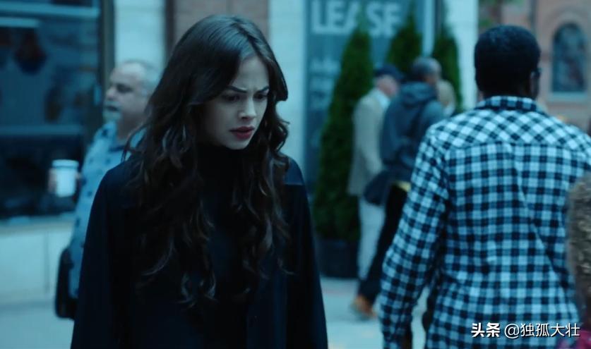 狂笑蝙蝠曼哈顿之力打败女神,狂笑蝙蝠真实身份