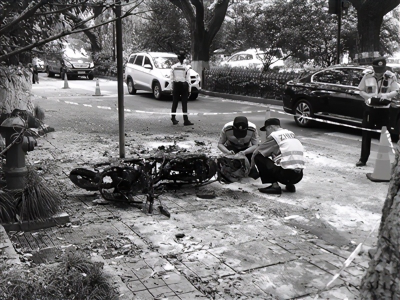 锂电电瓶车爆燃,电瓶车电池爆燃视频