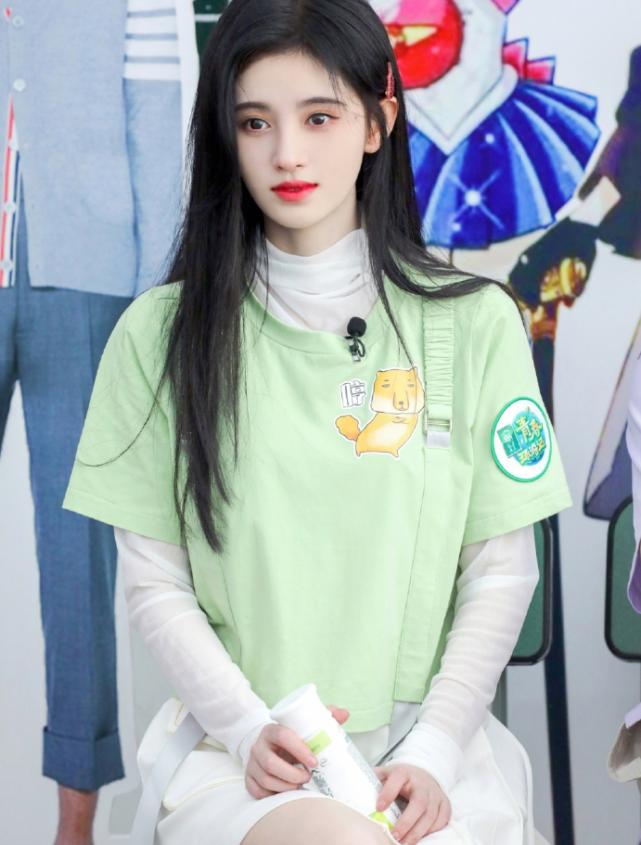 鞠婧祎真实身高郭敬明,当1米59鞠婧祎遇到1米58冯提莫