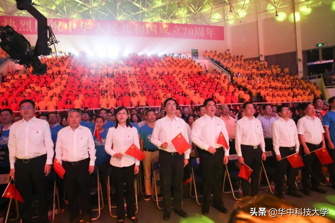 燃爆了！华中科技大学用“宇宙最强音”为祖国打CALL