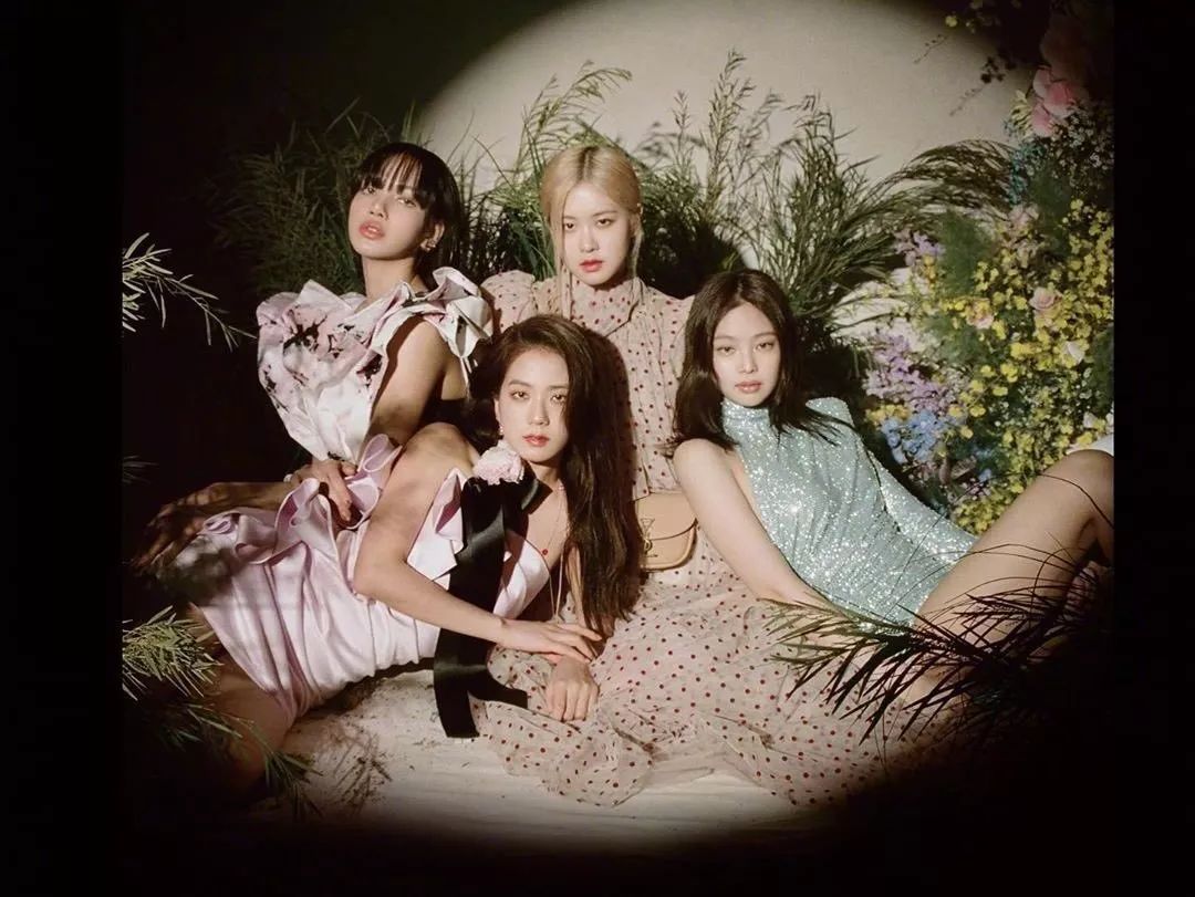 blackpinkvogue粉色系画报,blackpink2020vogue花絮