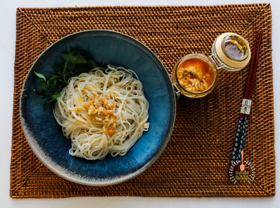 螃蟹买回来活的放一晚死了能吃吗,活螃蟹放到冰箱里冷冻死了能吃吗