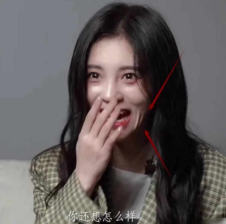 鞠婧祎为什么老是笑时遮脸,鞠婧祎的笑与哭反差有多大
