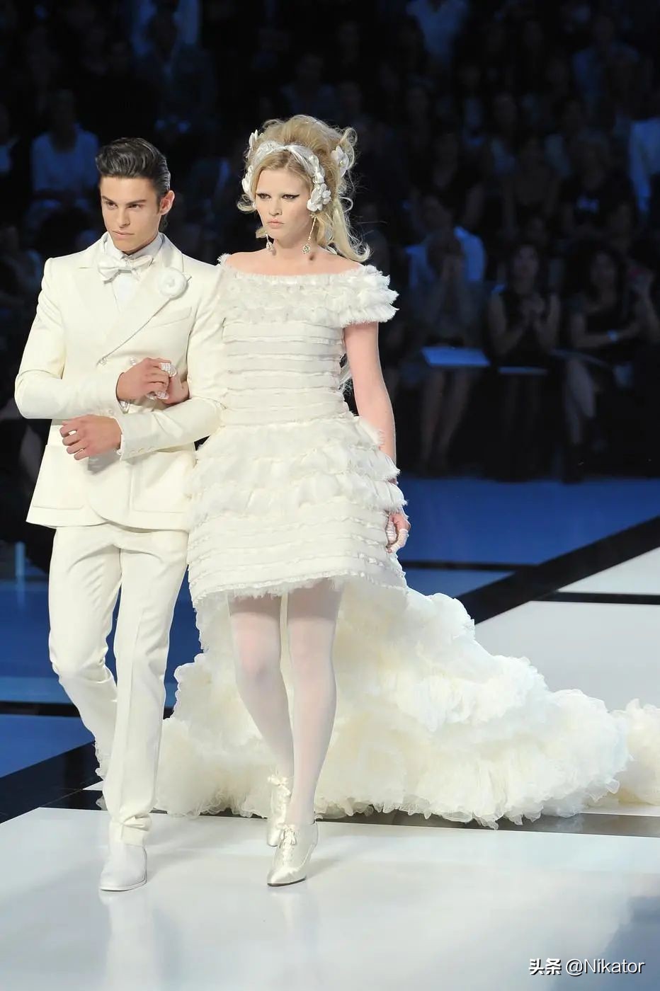 被明星们争相打卡的白色沙发有何魅力?