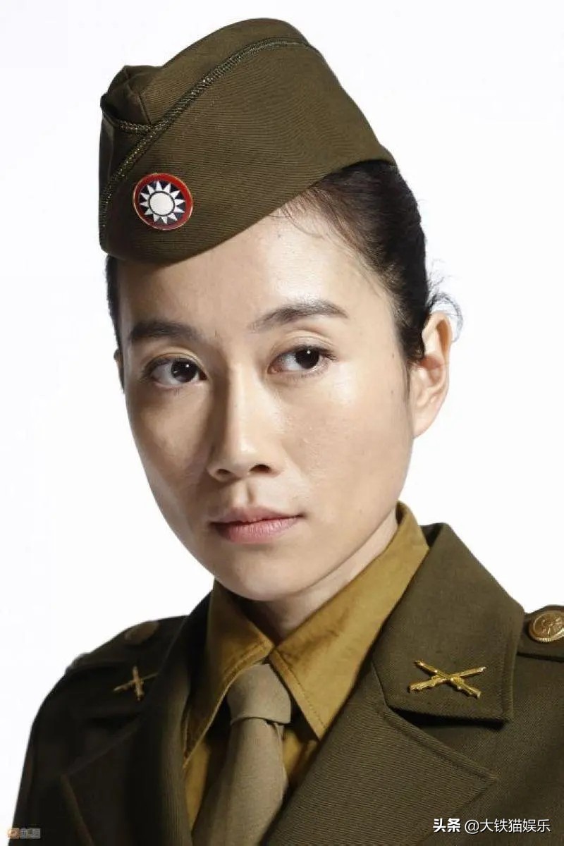 矫揉造作就别演军旅剧了,这8位女星告诉你,什么叫飒爽军人气质