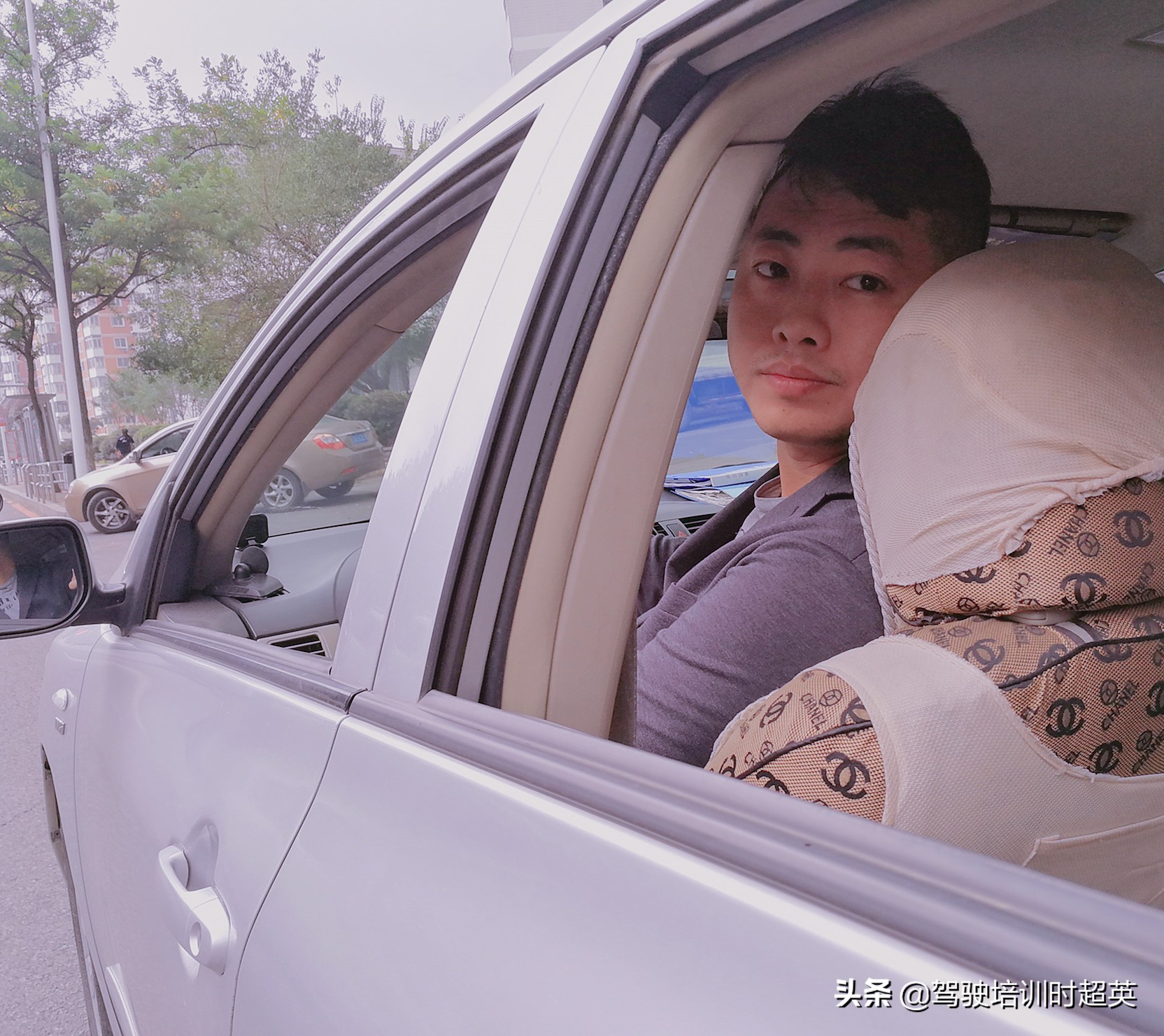 停车姿势教学视频,自动泊位停车技巧