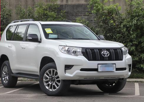 丰田普拉多全时四驱3.5试驾讲解,新款丰田霸道普拉多3.5国外试驾