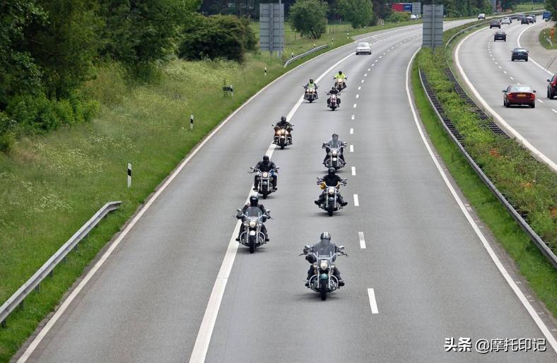 为什么骑摩托车不堵车,骑摩托为什么要低着头