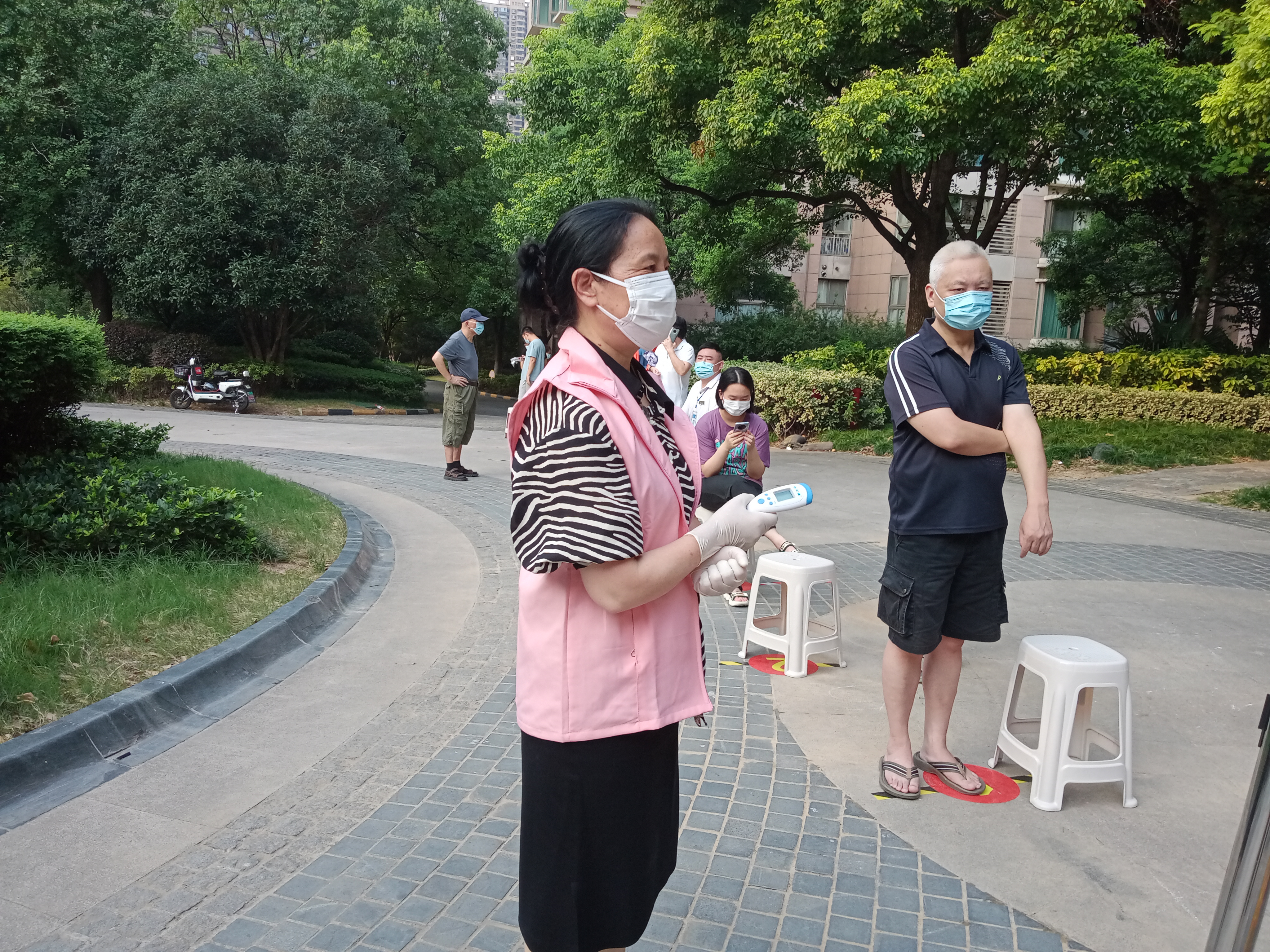 区街新闻｜70多幅照片记录世茂滨江社区辖内志愿者，南京感谢你们